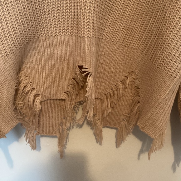 Lu NYC V-neck sweater.  A2 - Picture 2 of 6